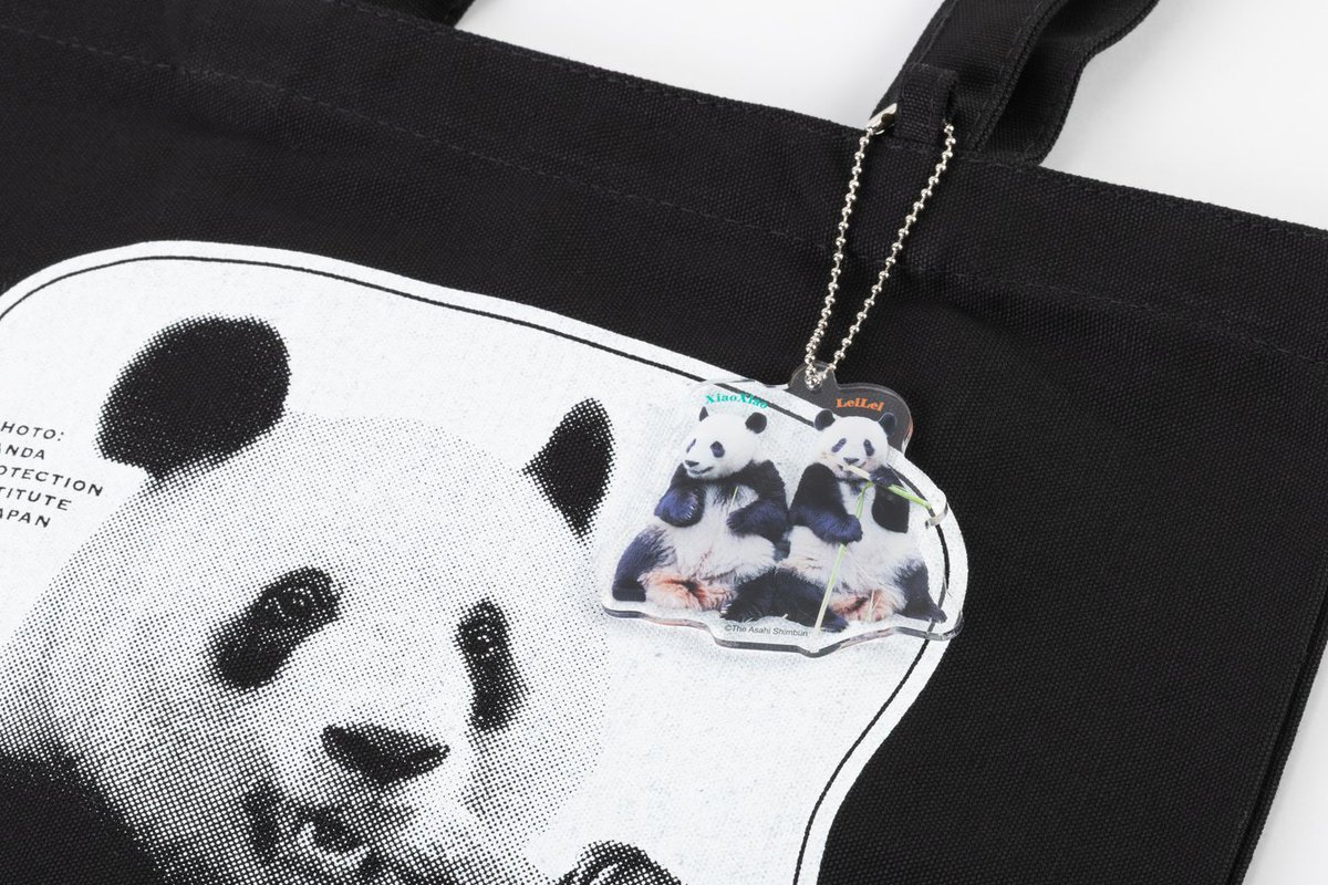 シャオレイ・アクキーをシャンシャン・トートに付けるとこんな感じです