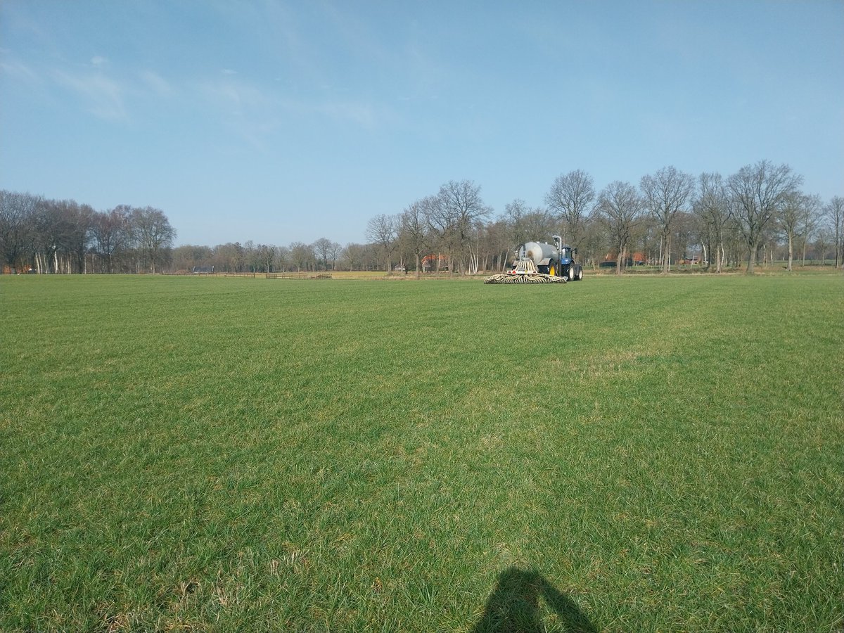Rikmanspoel's tweet photo. 6 dagen na aanwenden is de mest al volledig opgenomen in het bodemsysteem. Voor optimale benutting ! @myrazonit @minlvvn https://t.co/4TLNM7GZlm