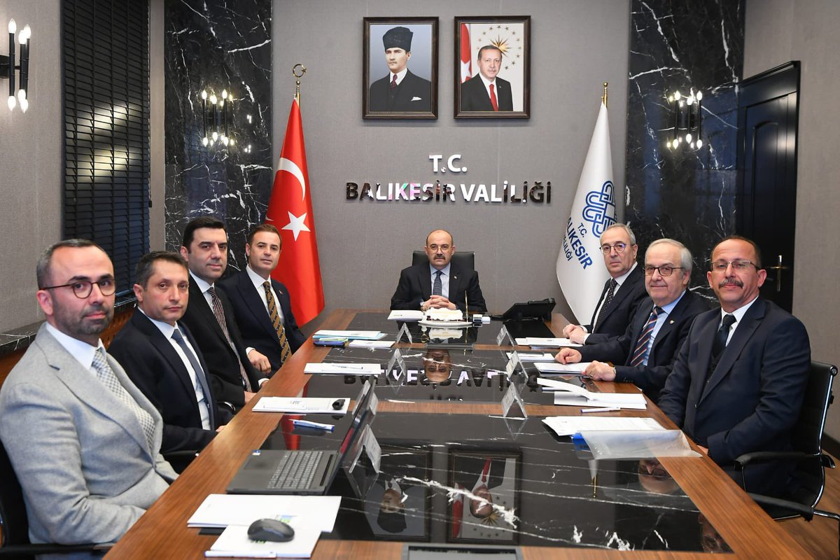 Valimiz Sayın İsmail Ustaoğlu’nun başkanlığında gerçekleştirilen Balıkesir Organize Sanayi Bölgesi (BALOSB) Yönetim Kurulu Toplantısı'na katılım sağladık.
Toplantıda, bölgemizin sanayi altyapısının güçlendirilmesine yönelik çalışmalar ile devam eden ve planlanan projeler ele