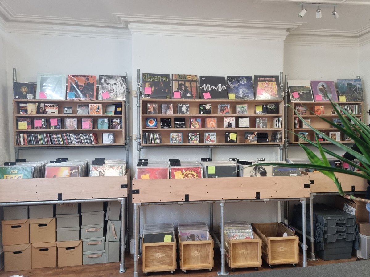 UK Record Shops tweet media