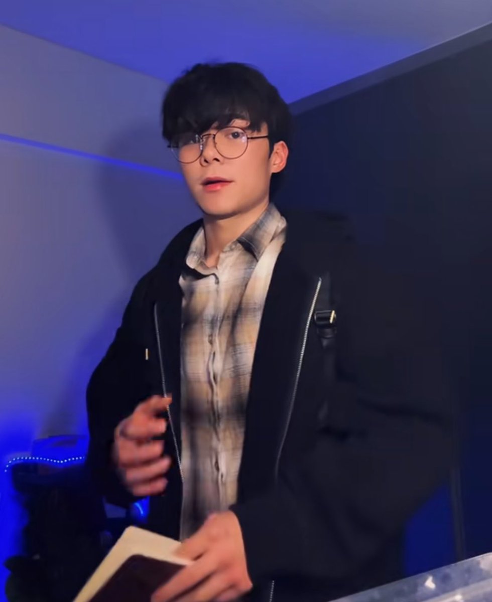 Mana ada yg suka cowo culun gini