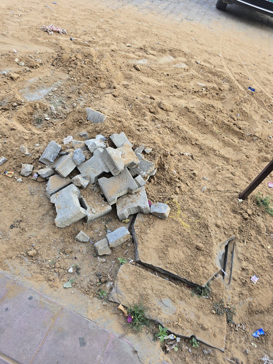 Rewarvikas's tweet photo. @Swachh_Jaipur @gas_torrent @torrentgasindia क्या टोरेंट गैस की दादागिरी?ऐसी ही चलेगी।पहले तो बिना बताए गड्ढा कर दिया।उसके बाद उसके ऊपर ऐसे ही मिट्टी डाल दी।अब बारिश के बाद में अगर यहां पर कुछ भी घटना होती है तो उसका जिम्मेदार कौन है नगर निगम जयपुर या टोरेंट गैस https://t.co/aJtzhXafAo