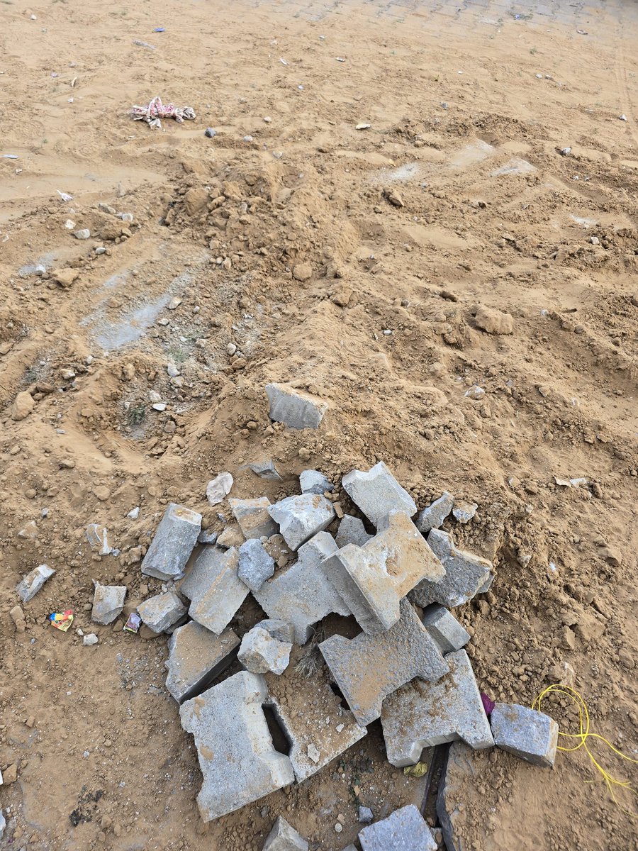 Rewarvikas's tweet photo. @Swachh_Jaipur @gas_torrent @torrentgasindia क्या टोरेंट गैस की दादागिरी?ऐसी ही चलेगी।पहले तो बिना बताए गड्ढा कर दिया।उसके बाद उसके ऊपर ऐसे ही मिट्टी डाल दी।अब बारिश के बाद में अगर यहां पर कुछ भी घटना होती है तो उसका जिम्मेदार कौन है नगर निगम जयपुर या टोरेंट गैस https://t.co/aJtzhXafAo
