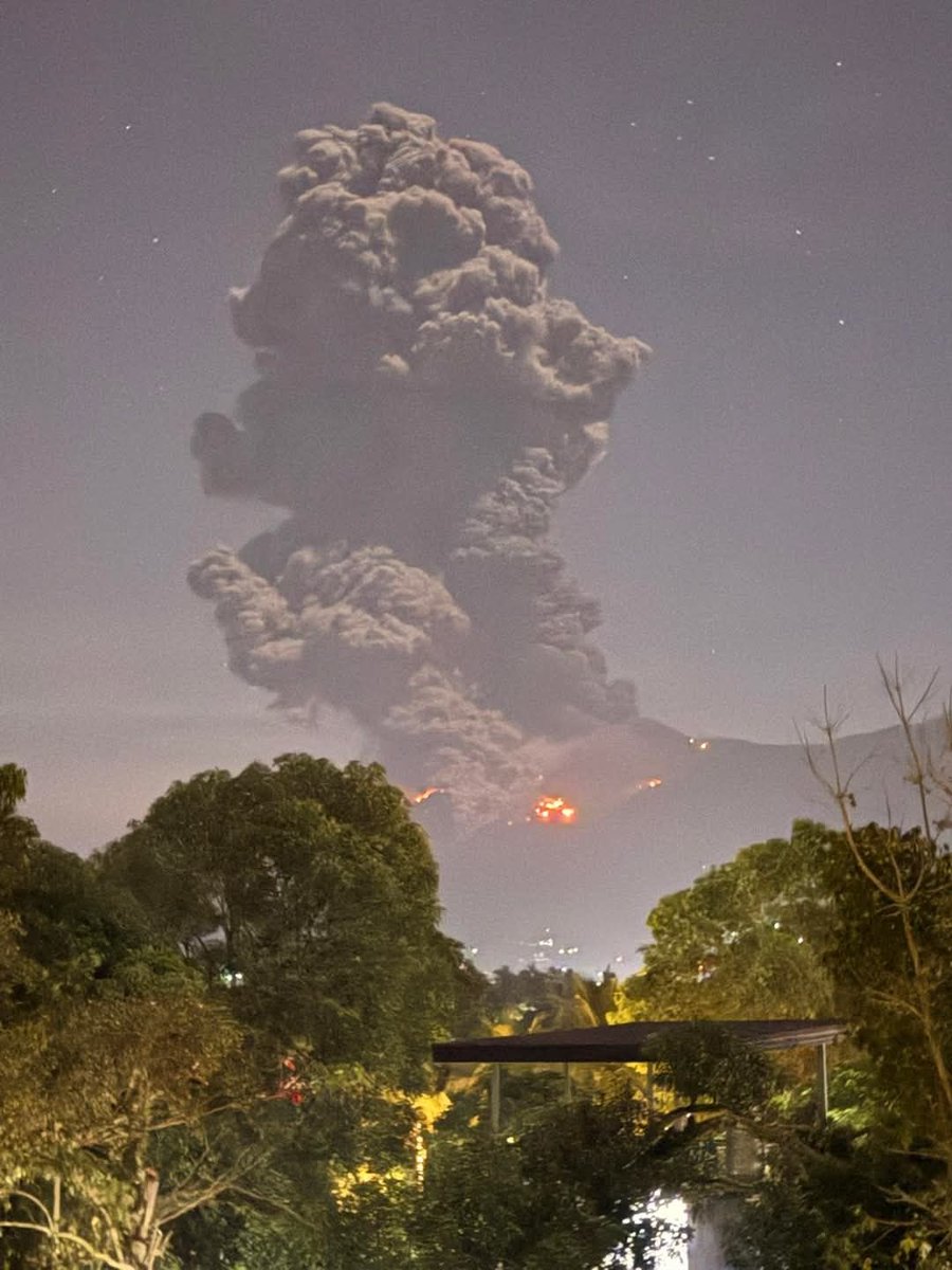 pnagovph's tweet image. JUST IN: Phivolcs on Thursday (Feb. 26, 2026) night says there is an ongoing moderately explosive eruption at #Kanlaon Volcano in Negros Island Region. 

Details to follow, the Phivolcs said in a social media post. 

In Negros Occidental, La Carlota City and La Castellana town