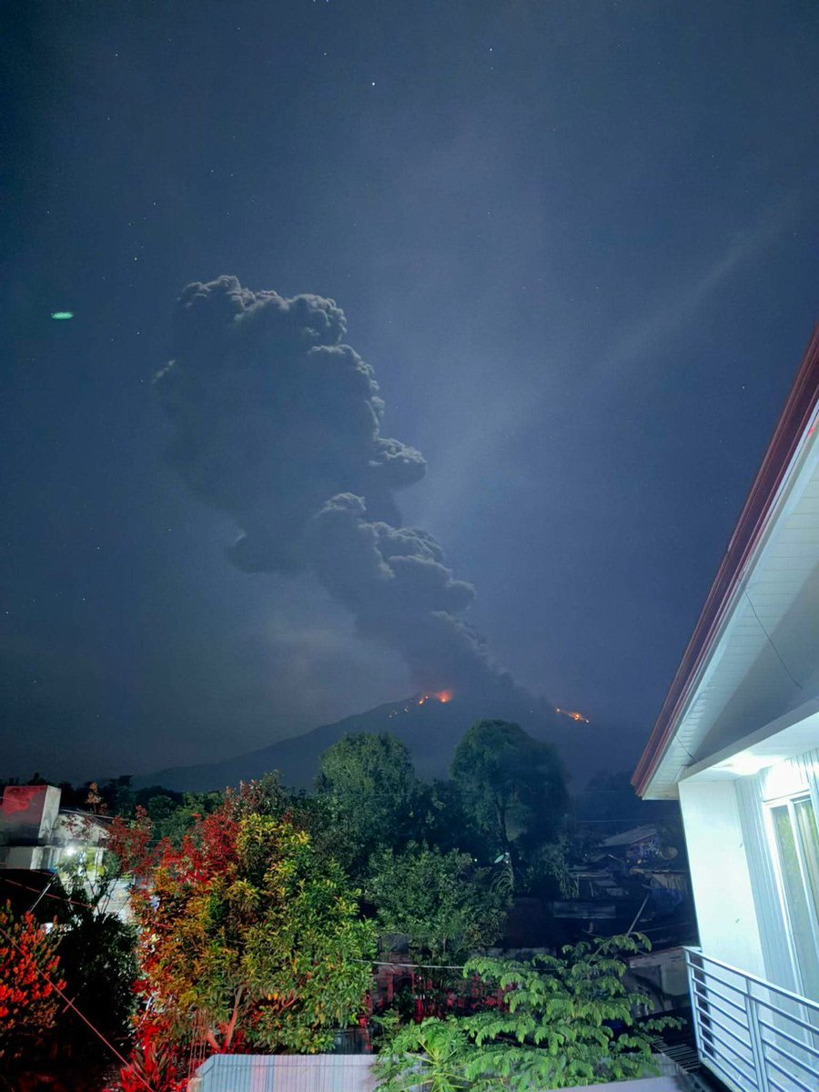 pnagovph's tweet image. JUST IN: Phivolcs on Thursday (Feb. 26, 2026) night says there is an ongoing moderately explosive eruption at #Kanlaon Volcano in Negros Island Region. 

Details to follow, the Phivolcs said in a social media post. 

In Negros Occidental, La Carlota City and La Castellana town