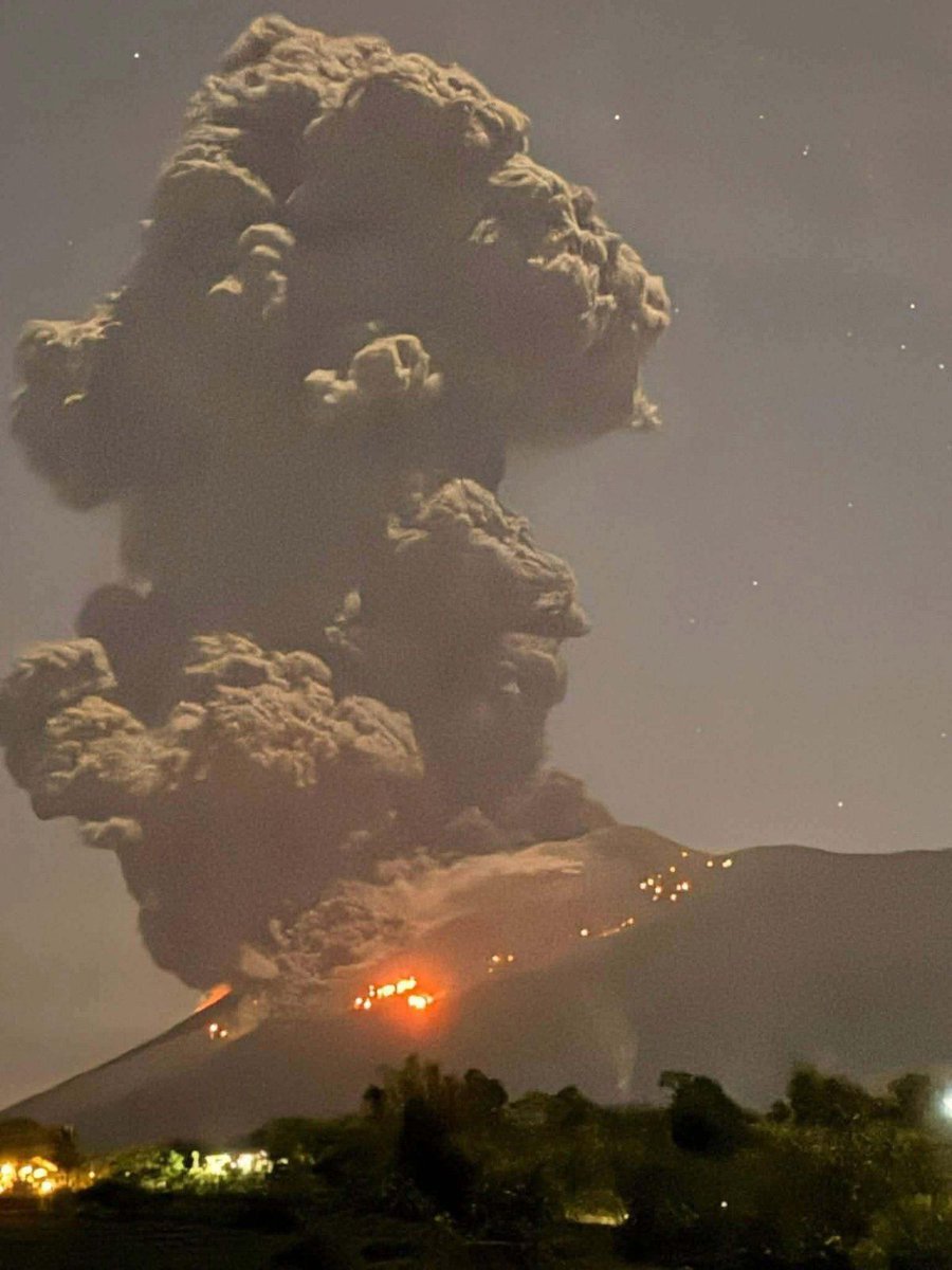 pnagovph's tweet image. JUST IN: Phivolcs on Thursday (Feb. 26, 2026) night says there is an ongoing moderately explosive eruption at #Kanlaon Volcano in Negros Island Region. 

Details to follow, the Phivolcs said in a social media post. 

In Negros Occidental, La Carlota City and La Castellana town