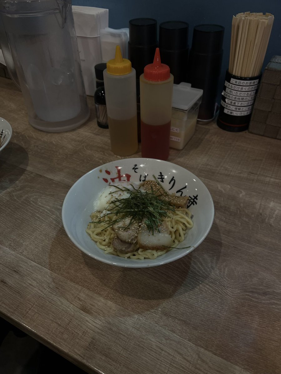 na73miii's tweet photo. 大好きな幼なじみと深夜に食べるラーメン、幸せ https://t.co/m0WC7btuhJ