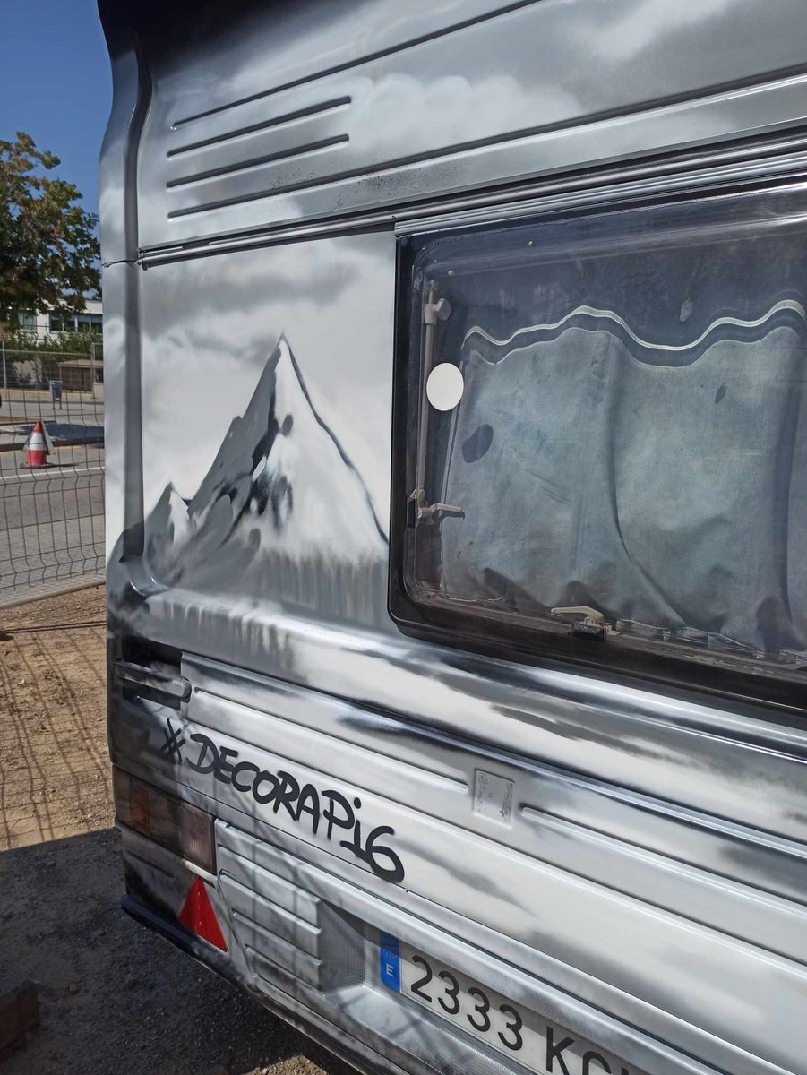 Decorapig tweet media