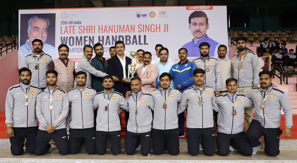 Ra_THORe's tweet image. Met the incredible players today at the championship and the vibe was unmatched.

So much discipline, so much hunger, so much belief. Proud of this next-gen energy. Hard work on the court. Big dreams beyond it. 💥
📍Handball Championship, #SMS #Jaipur 
#Sports #GameStrong