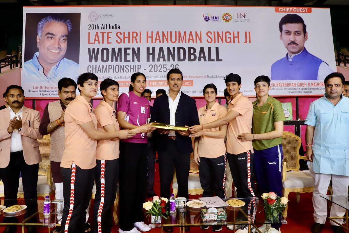 Ra_THORe's tweet image. Met the incredible players today at the championship and the vibe was unmatched.

So much discipline, so much hunger, so much belief. Proud of this next-gen energy. Hard work on the court. Big dreams beyond it. 💥
📍Handball Championship, #SMS #Jaipur 
#Sports #GameStrong