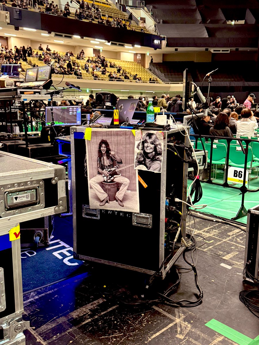 2026.2.25
Dream Theater ツアー来日により
聖地・日本武道館へ🇯🇵

幸。

これに尽きるね。

3時間のショーは圧巻でどの曲も心に刺さりまくりでしたね。

ドラムヒーロー。ポートノイ❤️‍🔥

2023年のThe Winery Dogsの時に観た時とは別格で本当にカッコ良すぎた。なんかね、やっぱDream