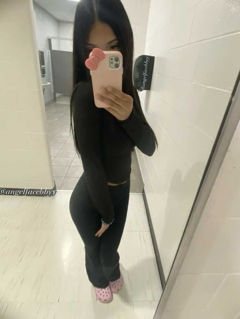 Monika ✿ tweet media