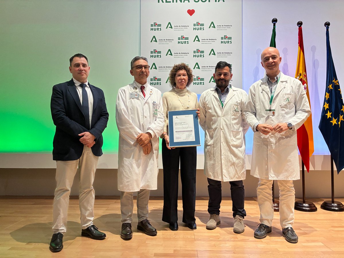 calidadACSA's tweet photo. @HUReinaSofia @saludand 🏅🏅🏅 Entrega del certificado de #calidadACSA en nivel 'Excelente' a la unidad de Medicina Interna del @HUReinaSofia.
¡Gran trabajo! 👏 https://t.co/Y4z2swYYR3