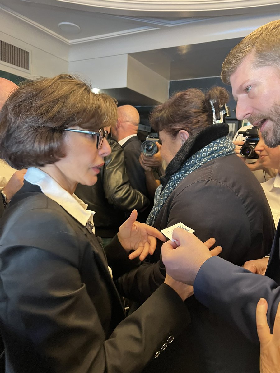 MoDemParis19's tweet image. Hier nous avons pu faire part à @datirachida de l‘abandon de @Paris19e L‘espoir est grand de la voir rétablir les équilibres entre les arrondissements: #insalubrité #insécurité #crack 
0️⃣avenir pour nos jeunes! 
✊Ça doit changer! Il faut gagner🏆 le combat! 🗳️@PierreLiscia