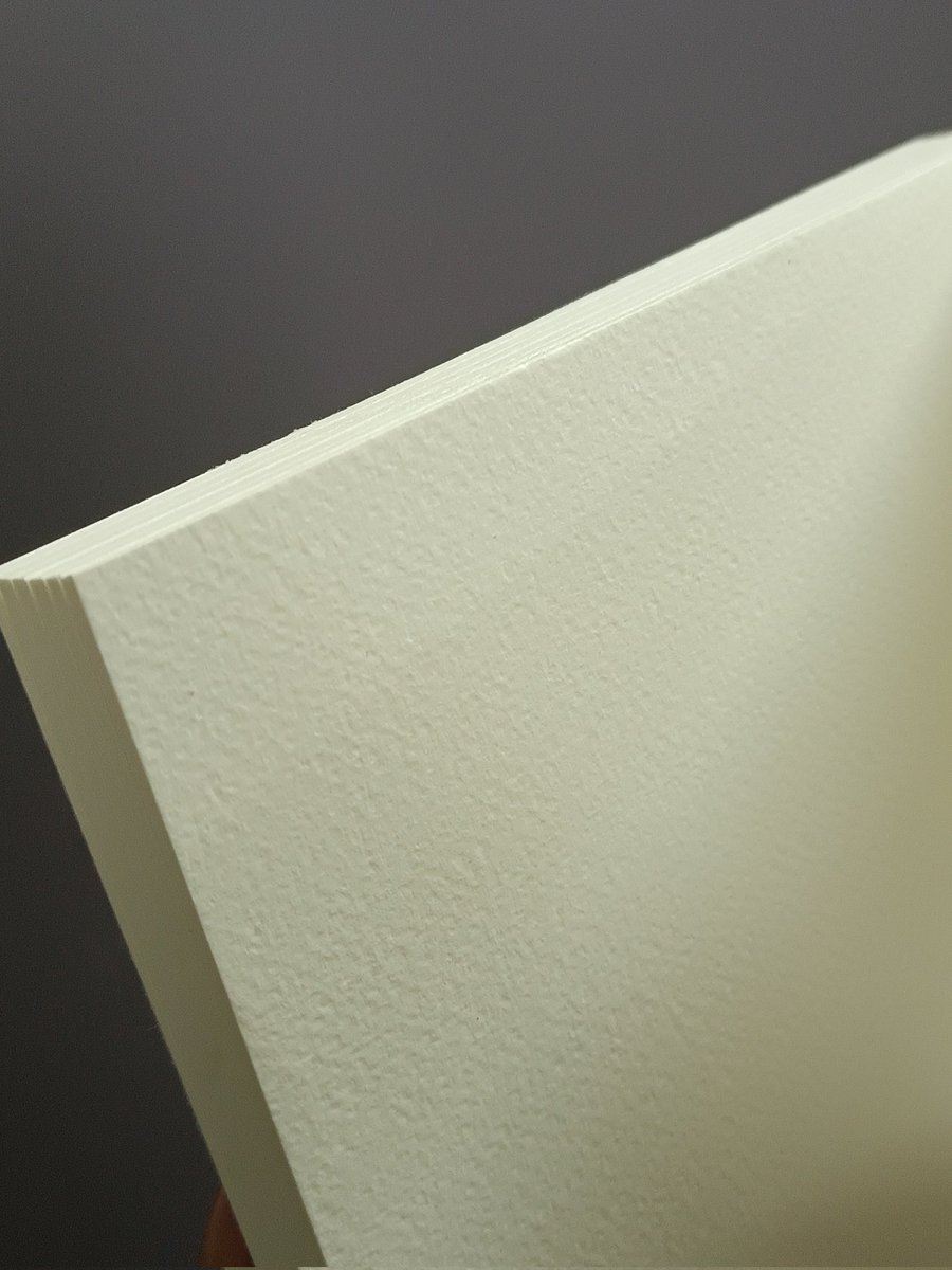 اِلی ناز tweet media