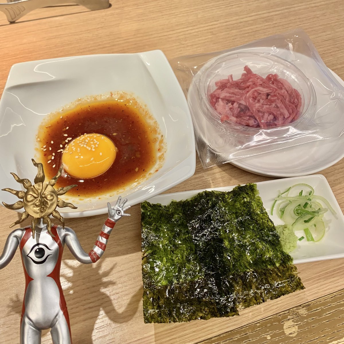 岡本太郎先生の115歳のお誕生日🎂 お肉食べて勝手にお祝いしました