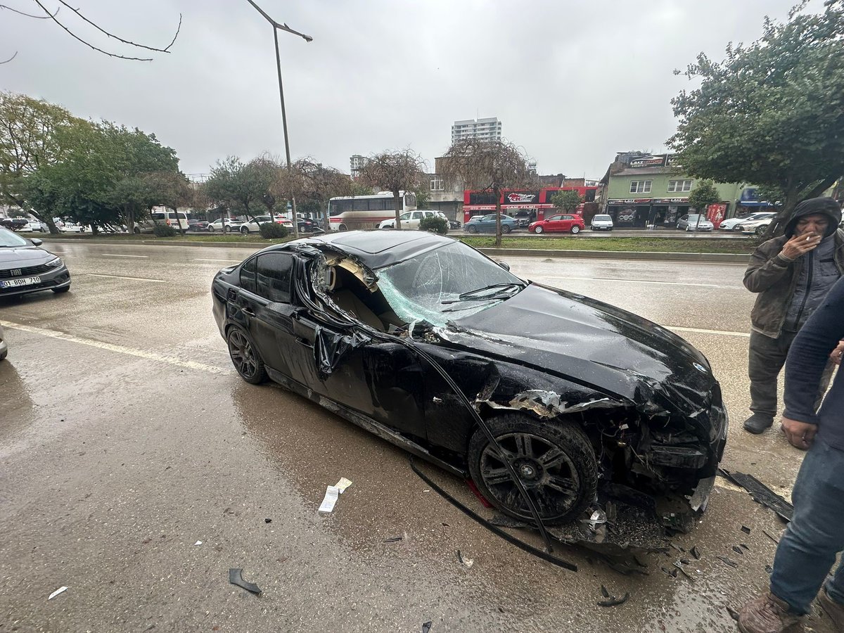 genctv.tr/kazada-olumden… 
Kazada ölümden döndü, milyonluk otomobil hava yastığı açmadı

Adana'da  lüks otomobiliyle kaza yapan ve hava yastığının açılmadığını öne süren Rıdvan Bilgin, firmadan şikayetçi oldu. Bilirkişi raporunda aracın gizli ayıplı satıldığı belirtilirken Bi...
