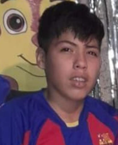 Santino Luis Saka tiene 14 años, desapareció el 24/2 en el barrio Belgrano, San Salvador de #Jujuy. Es delgado, altura 1,73. Vestía campera negra, camiseta deportiva a rayas, pantalón negro y zapatillas negras. Se hizo la denuncia. Por favor avisar #Urgente al☎️388-6828607 o 911