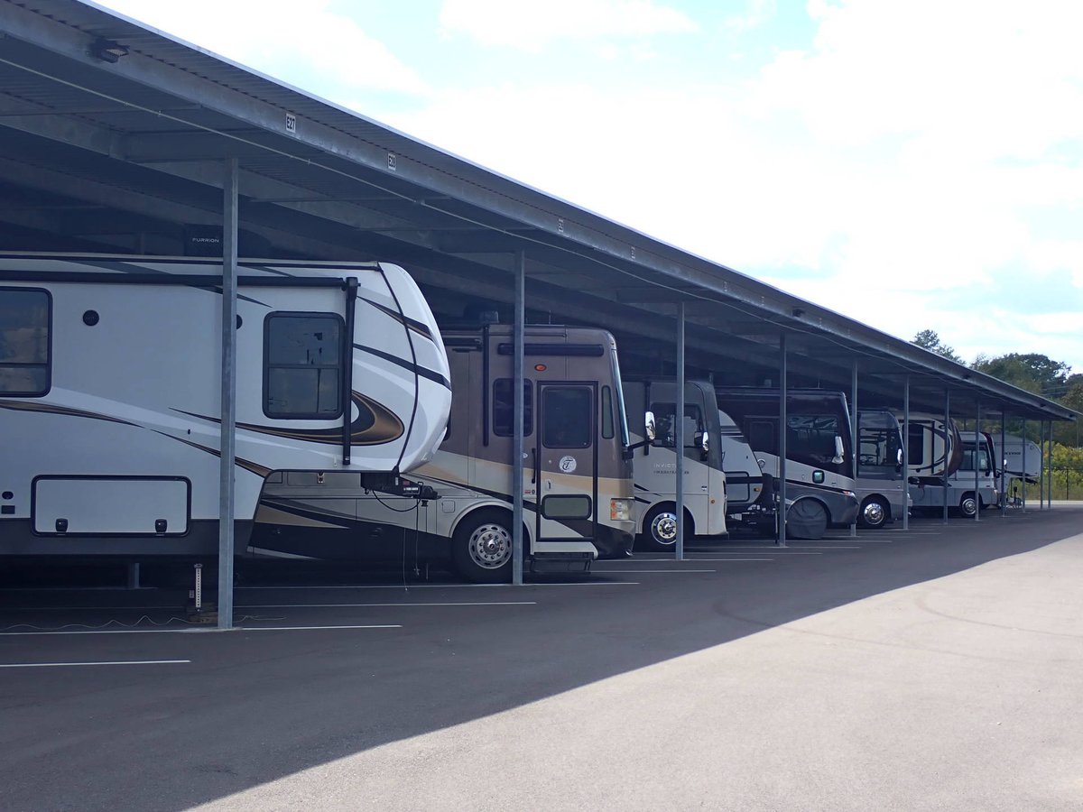 BLP_MEDIA's tweet photo. Keep your RV or boat safe this season with Champion RV &amp; Boat Storage! Covered, uncovered &amp; enclosed options, secure access, and peace of mind year‑round. Don’t wait — reserve your spot today 👉 https://t.co/Flkb09Y4oJ https://t.co/s6MPsYdV4V