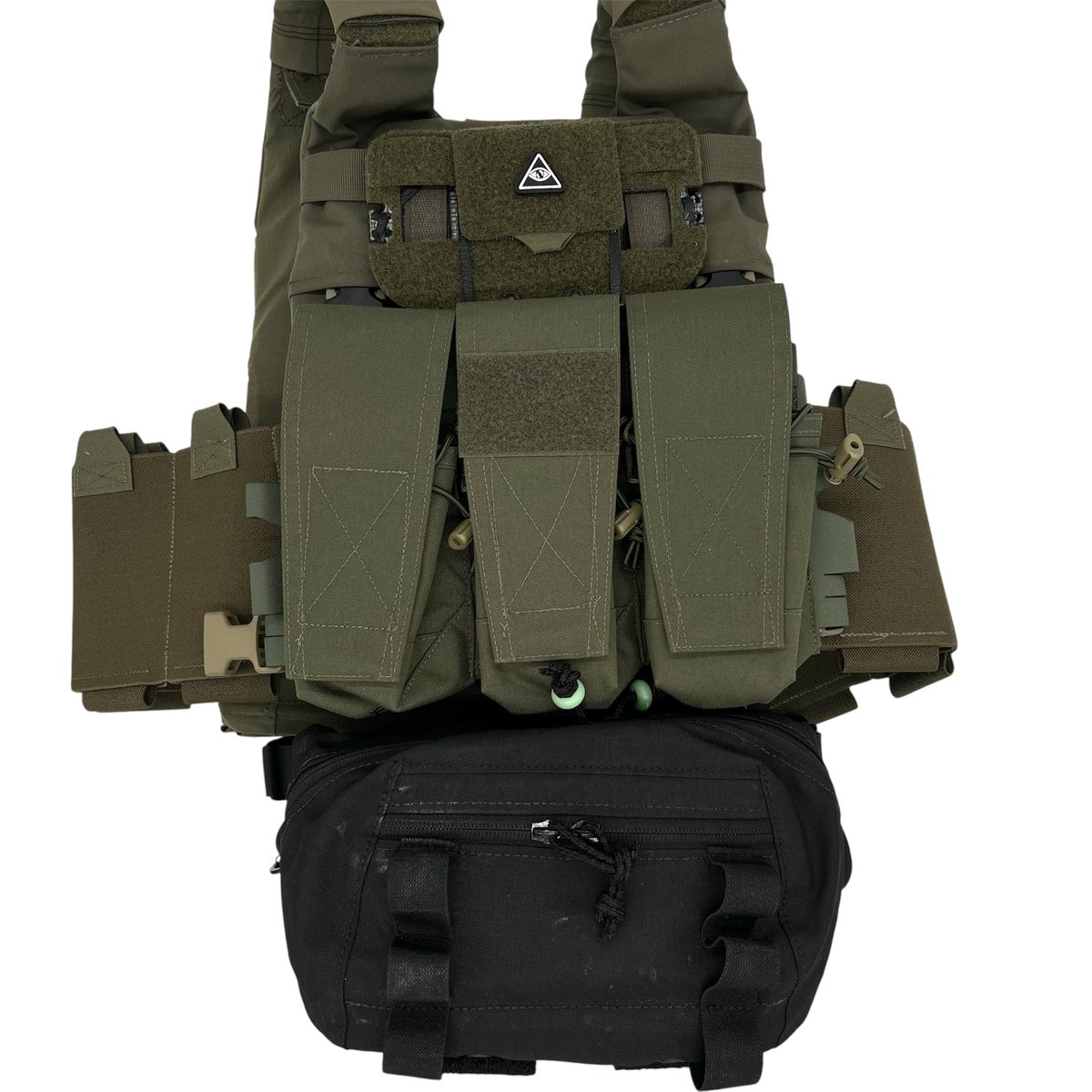 Spiritus Systems Brunch Box

savanna.thebase.in/items/93932106

SACK Mk3とLunch Box Mk2の中間に位置するサイズの多用途ポーチです。

ベルクロタブと脱着可能なストラップを備えており、ドロップポーチとしてもファニーパックとしても運用可能です。

メインコンパートメントの内寸は約 16.5 × 25.4 × 7.6