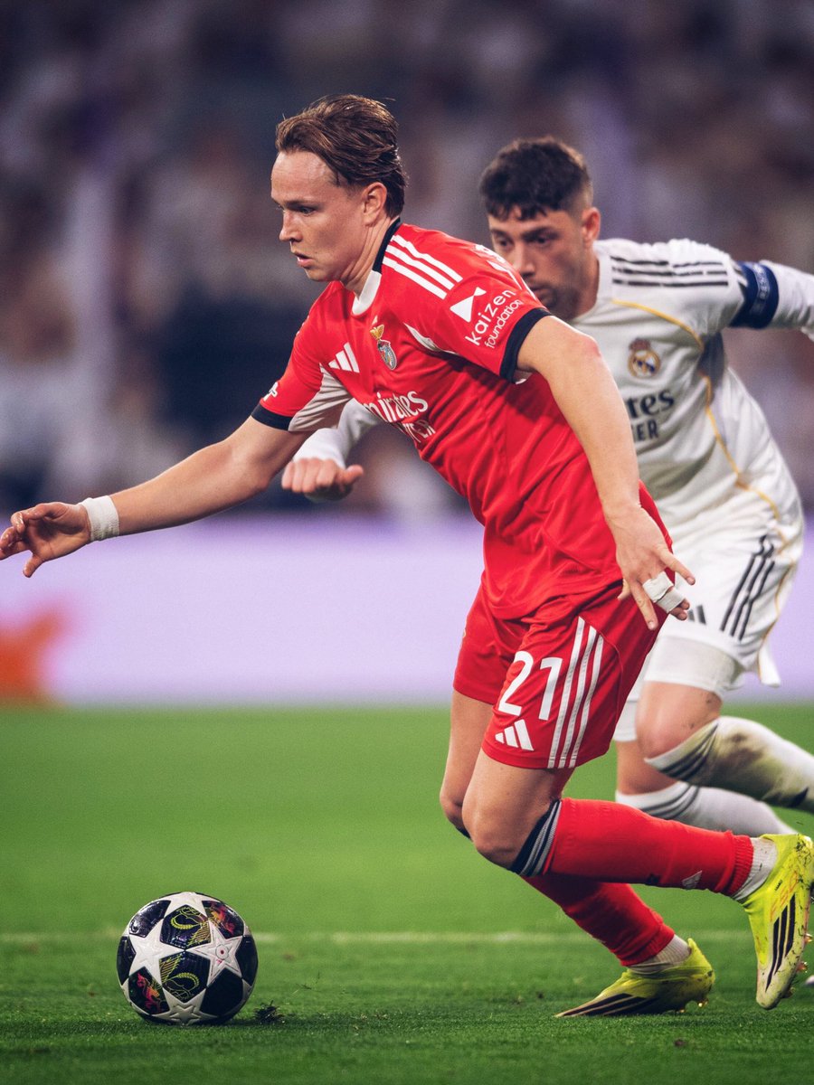 RisingStarXI's tweet photo. 🇳🇴🤯 𝐀𝐍𝐃𝐑𝐄𝐀𝐒 𝐒𝐂𝐇𝐉𝐄𝐋𝐃𝐄𝐑𝐔𝐏 (𝟐𝟏) became the first visiting player to have 10+ touches in the opponent's box at the Bernabéu against Real Madrid in the UCL since April 2022 

𝟏𝟒 touches in opposition box. https://t.co/1CgZZb0mQX