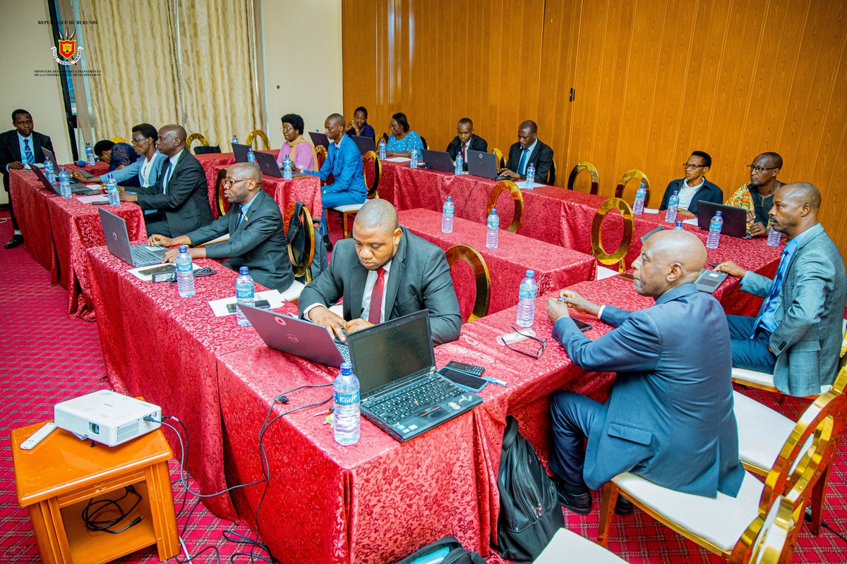YacleYamakundo's tweet photo. @MAEBurundi @msp_burundi @BurundiGov  Best outlook hotel accueille du 24-27/02 @MAEIRCD,Pr un l’atelier de formation sur le Système d’Information Géomatique , Objectif : développer les compétences  techniques du personnel du Ministère et moderniser son système d’information. https://t.co/7ikcJgeOJ8