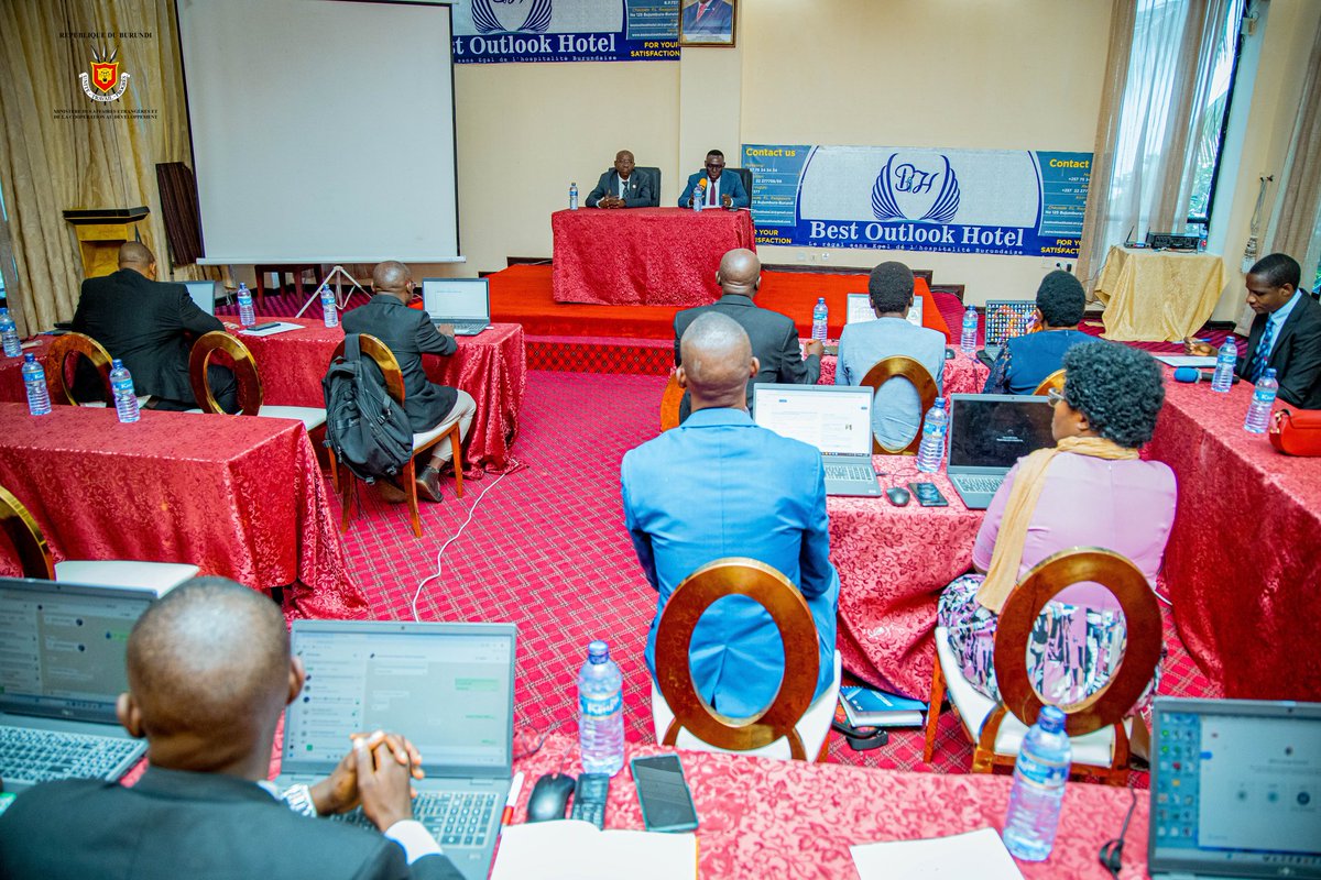 YacleYamakundo's tweet photo. @MAEBurundi @msp_burundi @BurundiGov  Best outlook hotel accueille du 24-27/02 @MAEIRCD,Pr un l’atelier de formation sur le Système d’Information Géomatique , Objectif : développer les compétences  techniques du personnel du Ministère et moderniser son système d’information. https://t.co/7ikcJgeOJ8