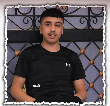 PetraSchur's tweet photo. @BBCWorld The Israeli soldiers didn't just "stand around":

"As 14-year-old Jad Jadallah lay collapsed in an alley, the soldiers created a cordon around him and blocked two Palestinian ambulances from reaching him." https://t.co/e3v9Bkz8ds