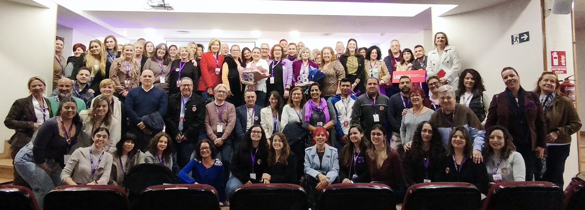 UGTPV's tweet photo. ✊💜 El feminismo sindical late con fuerza en la VIII edición de Mujeres Inspiradoras de @UgtAlacanti.

Las mujeres jóvenes de UGT han debatido sobre visibilidad y RRSS y acoso y también hemos reconocido a Paula y María Jose su firme compromiso con la igualdad y con el sindicato. https://t.co/xRcA2xJDB4