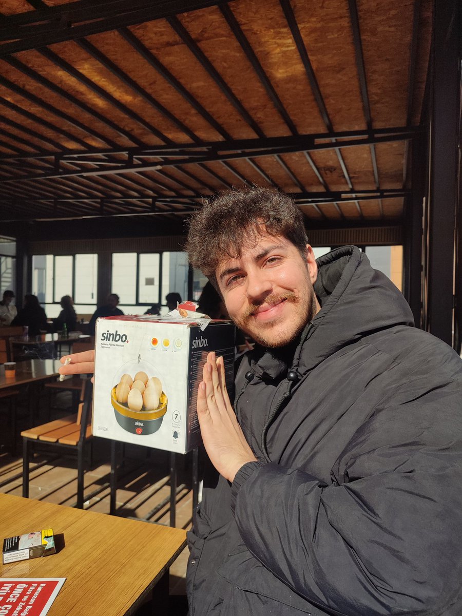 Eve çıktı aldığı ilk şey yumurta pişirici çok mutlu