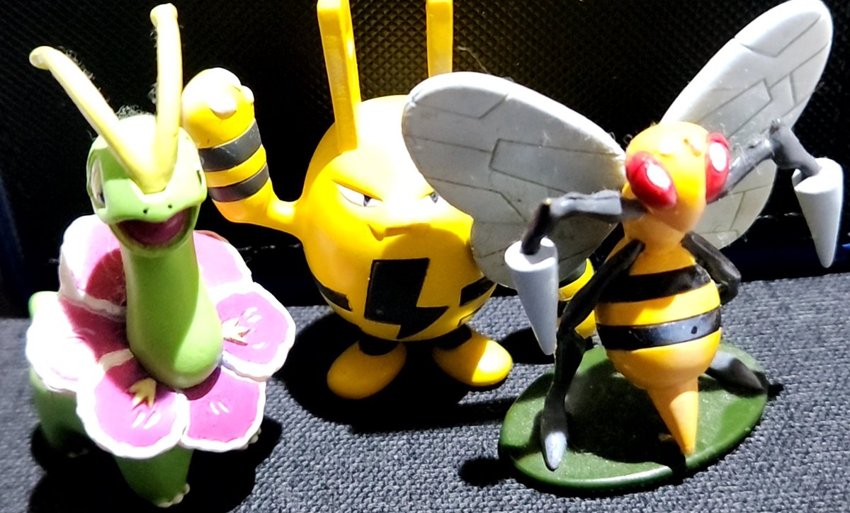 スピアーの触覚が逝ってなければ… 初期のモンコレも何十年も前の玩具