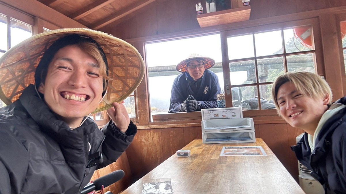CHAGAMARAN's tweet photo. この笑顔、福井タクシーさんの「四万十屋形船と四万十のめぐみを満喫ツアー」で味わえます。

船頭さんのお話も面白いですよ。ぜひ。

はい、笑顔。

#福井タクシー https://t.co/5aGQIOiGr4