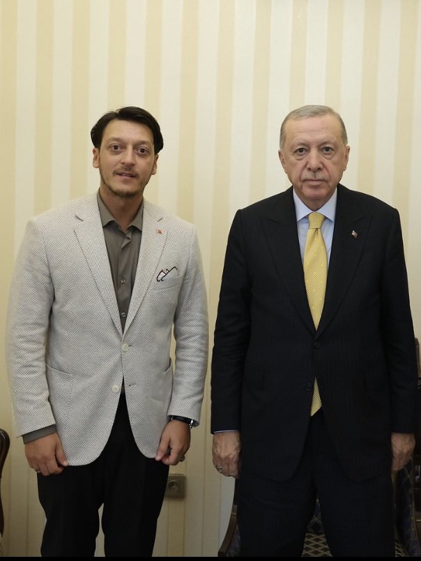 Mesut Özil tweet media