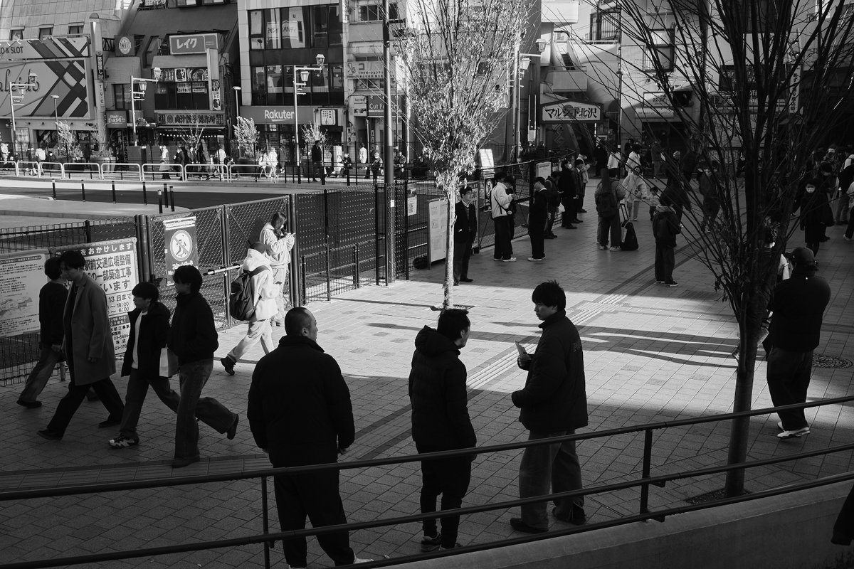 zauber2011's tweet photo. Together, yet alone.
#ParallelSolitudes
#UrbanIsolation
#StreetPhotography
#LightAndShadow
#TokyoMonochrome https://t.co/KMUxrjvz0G