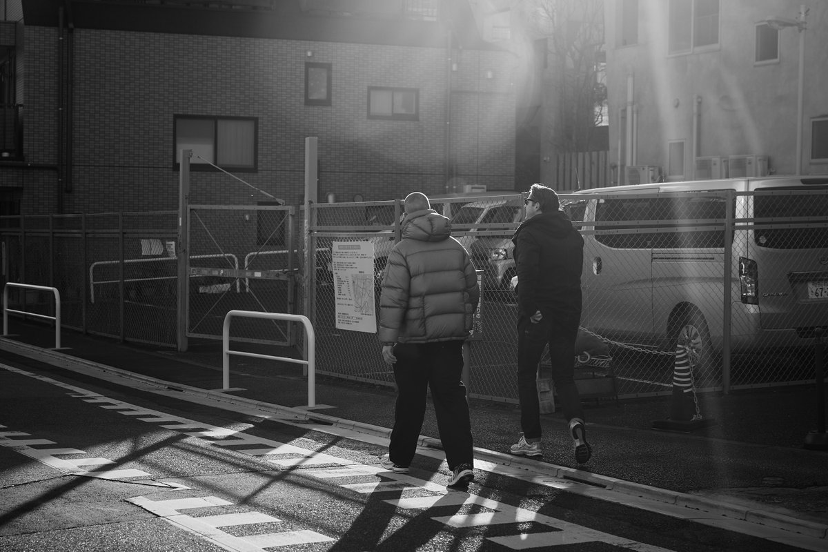 zauber2011's tweet photo. Together, yet alone.
#ParallelSolitudes
#UrbanIsolation
#StreetPhotography
#LightAndShadow
#TokyoMonochrome https://t.co/KMUxrjvz0G