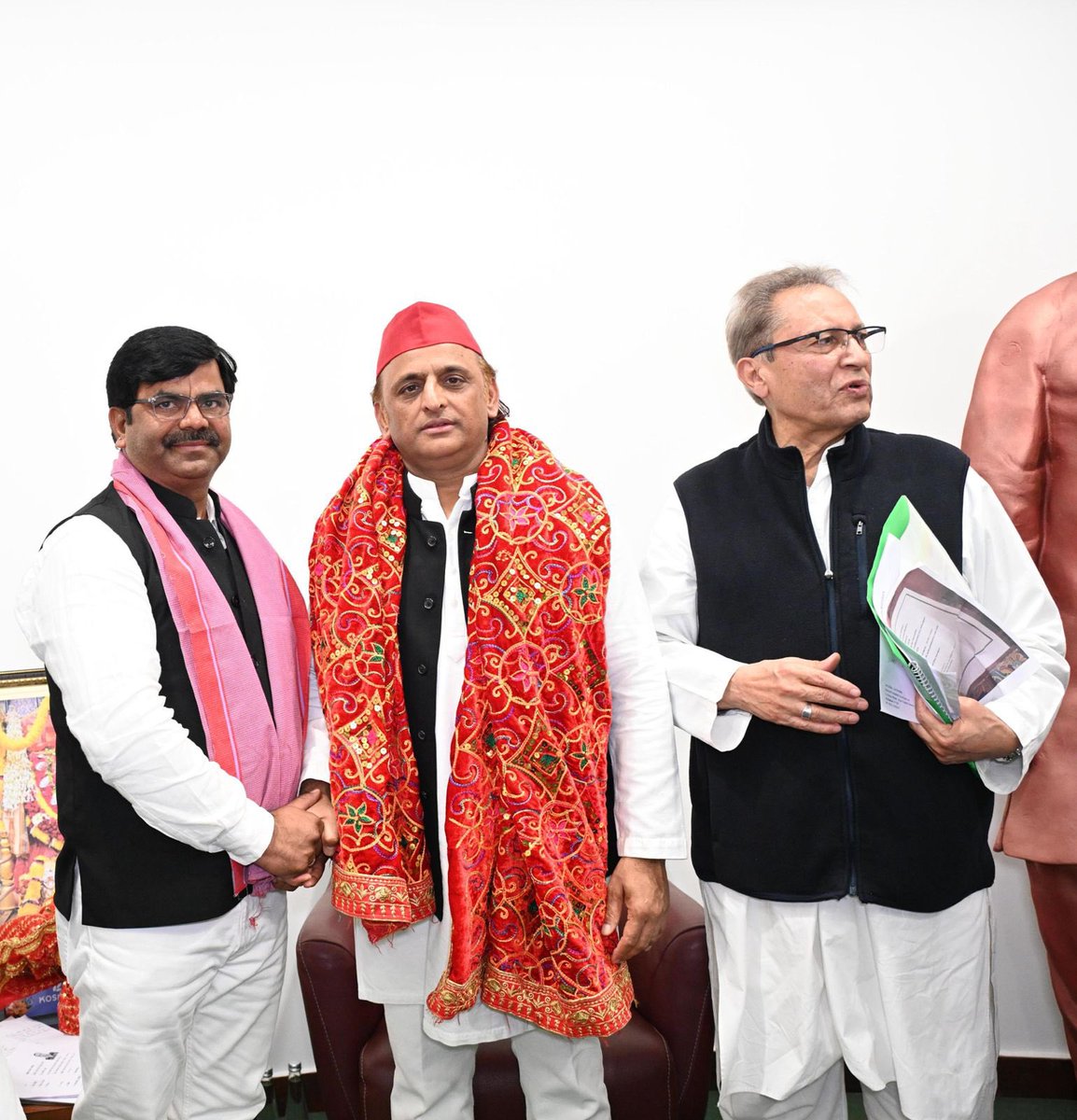 वंचितों के मान-सम्मान और सामाजिक न्याय के प्रति समर्पित माननीय राष्ट्रीय अध्यक्ष श्री <a href="/yadavakhilesh/">Akhilesh Yadav</a> जी एवं माननीय राष्ट्रीय महासचिव श्री सलीम इक़बाल शेरवानी जी का प्रेरणादायी मार्गदर्शन हमारे संकल्पों को नई ऊर्जा प्रदान करने वाला रहा।

जब नेक इरादे और बड़े लक्ष्य साथ हों, तो हर