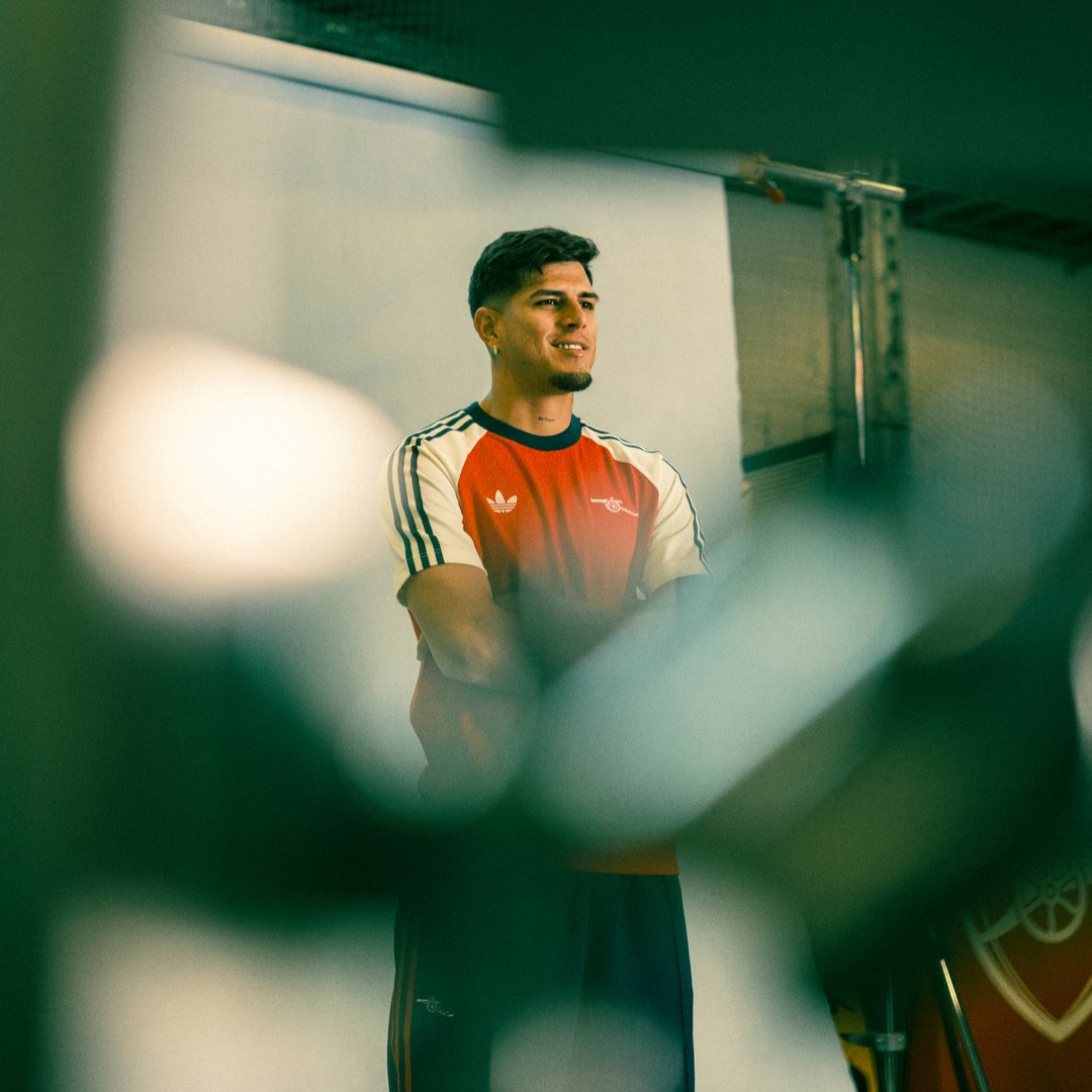 Arsenal's tweet photo. Behind the scenes of an Arsenal Original.

Shop the @adidasfootball collection now, Gooners 🛍️