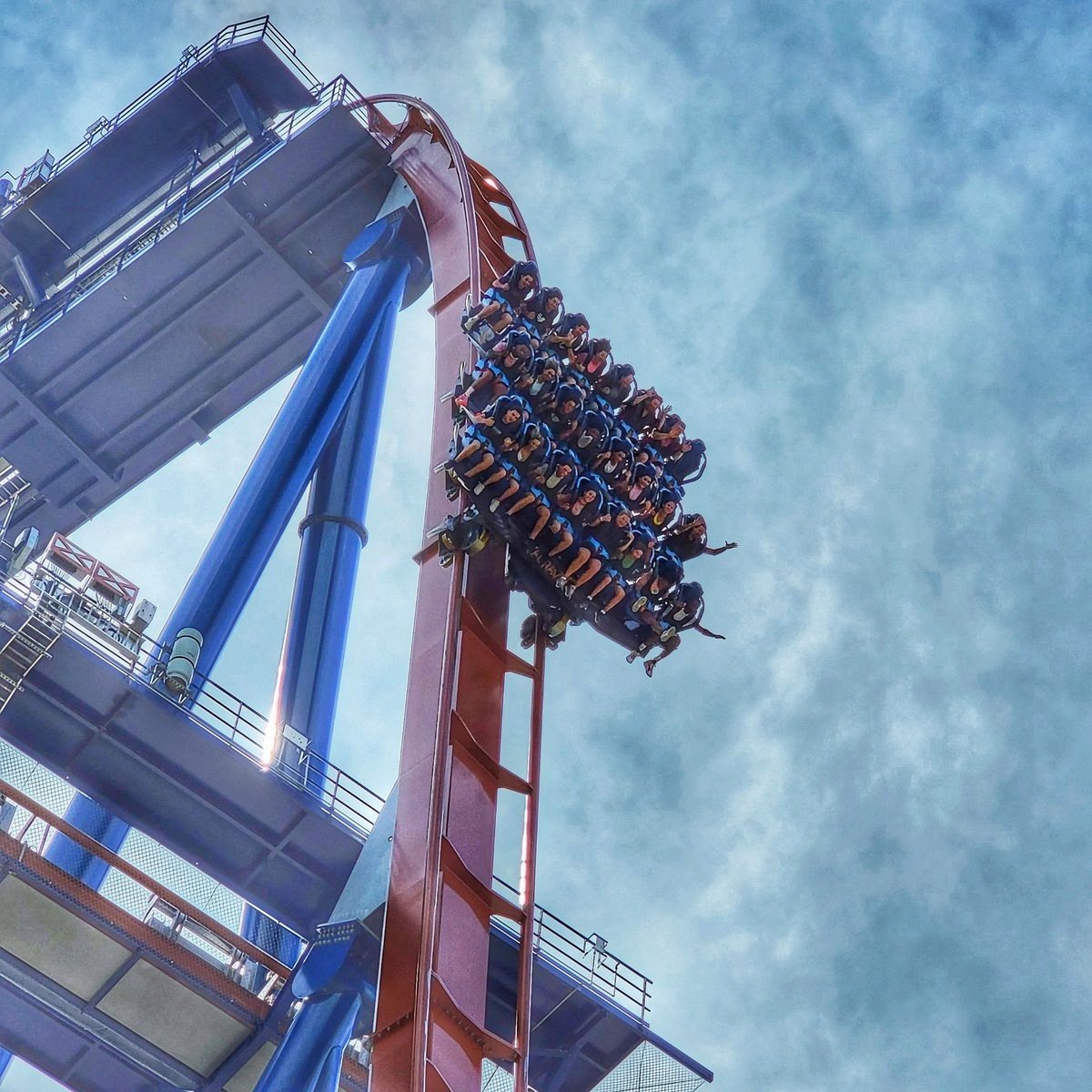 jsz1978's tweet photo. Valravn @cedarpoint 🪶🟣🔵🎢
#Valravn #sixflags #nikond3500 #cedarpoint #bollingerandmabillard #divecoaster #steelcoaster #rollercoasterenthusiast #rollercoaster #rollercoasterphotography #coasters #coasterpics #amusementpark #themepark #themeparkphotography #thrillride https://t.co/NjiZIjWW41