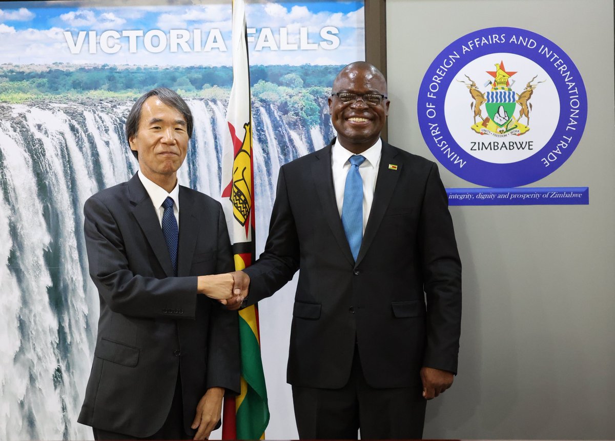 2月25日、前川大使は、アモン・ムルウィラ外務・国際貿易大臣を着任表敬し、友好な二国間関係を更に発展させ、経済や国際場裏における協力を含む様々な分野における協力を深化させていくことについて意見交換を行いました。