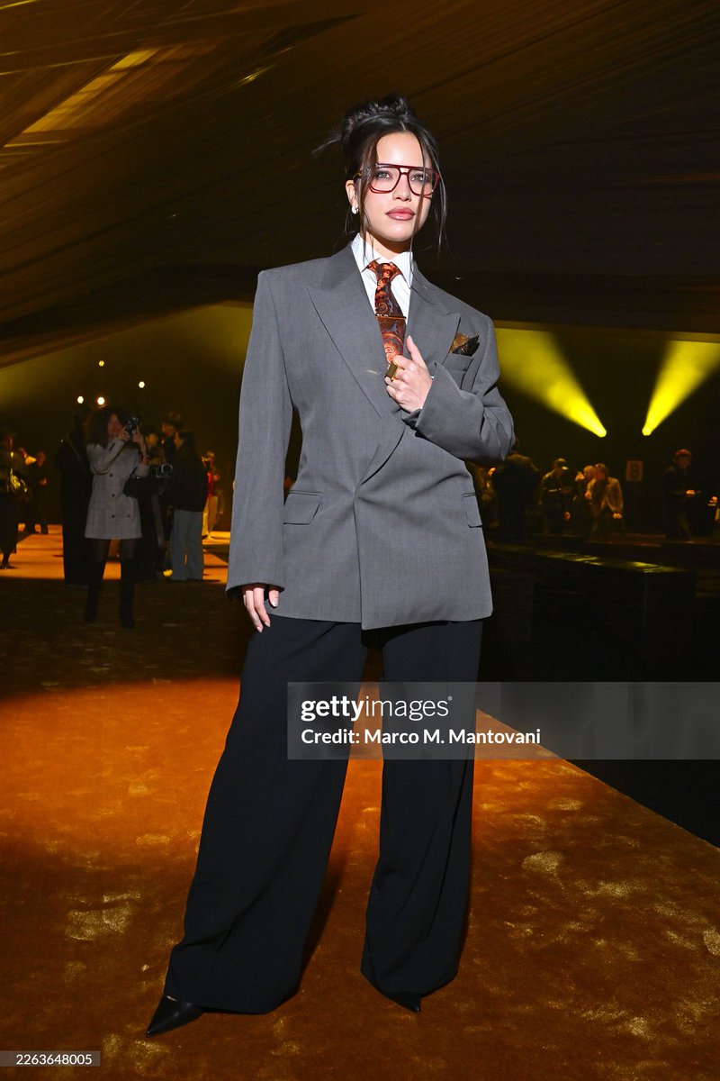 📷 Emilia en el desfile de BOSS en Milán #MFW