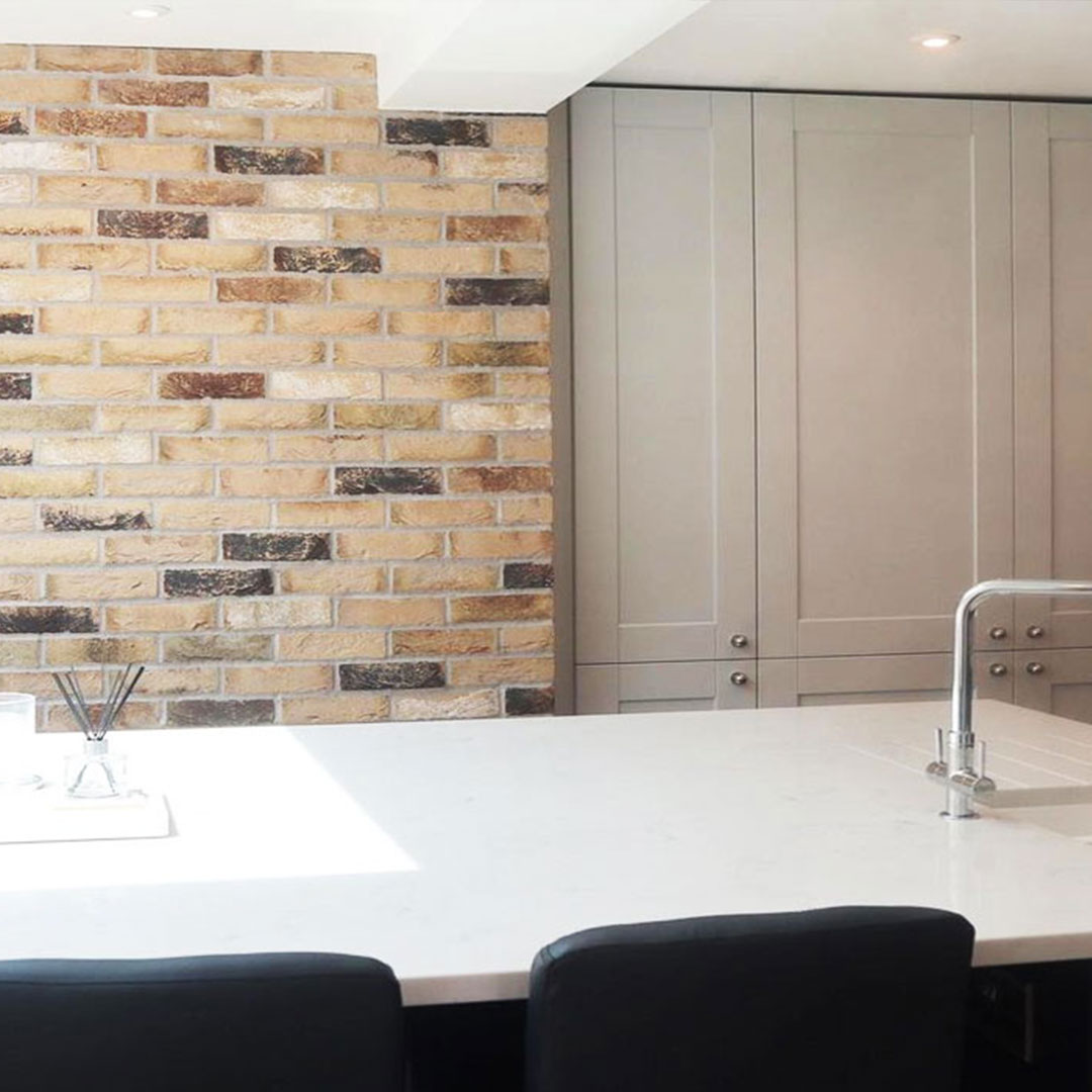 bricktilesuk's tweet image. We LOVE london weathered yellow in this kitchen space! Clean, and classy!
.
.
.
.
#industrialdesign #kitchendesign #kitchenislanddesign #interiordesign #industriallighting #kitchendesign #kitchenisland #kitchensofinstagram #brickslips #bricktiles #exposedbrick