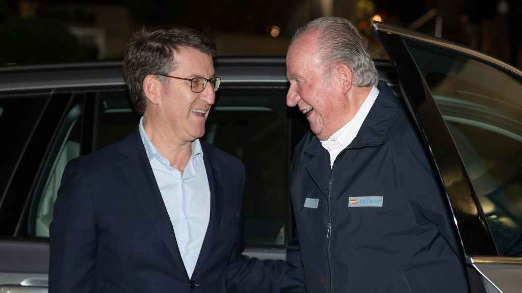 Hoy, Feijóo del PP ha pedido la vuelta del ladrón y putero de Juan Carlos I. Pide restaurar la figura de rey emérito con asignación pública y que muera en nuestro país sin ser juzgado. Delincuentes.
