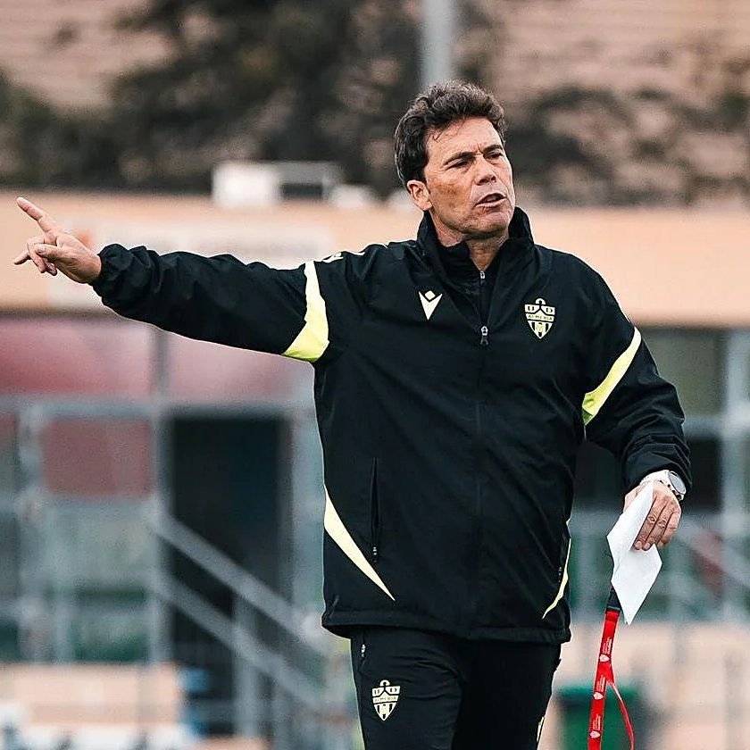 🗣️ Rubi, sobre la presión que supone la posibilidad del ascenso directo este fin de semana:

«Es una cosa que no hemos planteado ni al equipo esta vez. Ahora estamos defendiendo una racha, que es muy buena, y ya es suficiente motivación el no truncar esta racha. Queda muchísimo»