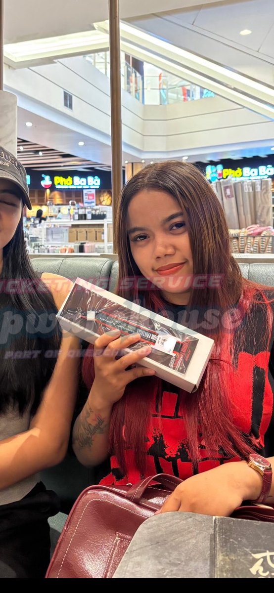 nanaarciveee's tweet photo. hari ini si putri sempet upload vidio di tiktok gais, tpi pas dicek trnyata udh dihapus lagi, berarti dia masih idup dong🤔🤔
#scammer #penipu #putri https://t.co/KtDD287a3b