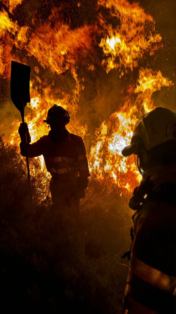 112Cantabria's tweet photo. #Cantabria registra 11 #IIFF, que están controlados. Se han provocado 100 incendios en las últimas 48 hrs y 166 en febrero. A pesar de la mejora de la meteorología, que favorece el trabajo del Operativo, el riesgo es medio y alto, por lo que se mantiene el nivel máximo de alerta https://t.co/IsSk1hFds2