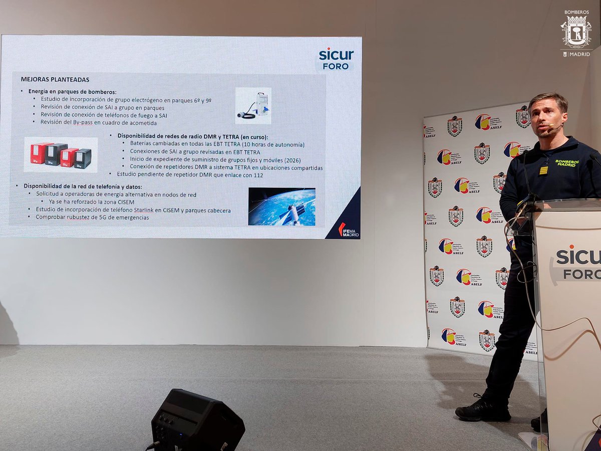 BomberosMad's tweet photo. Participamos en la conferencia sobre los nuevos retos de la grandes #emergencias @SICUR_   
- Lecciones aprendidas de la gestión de la DANA de Valencia
- Las emergencias vinculadas a desabastecimientos energéticos
- Riesgos ambientales y fenómenos meteorológicos adversos
#sicur26 https://t.co/ixGQCdHXWj