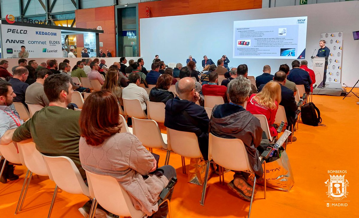 BomberosMad's tweet photo. Participamos en la conferencia sobre los nuevos retos de la grandes #emergencias @SICUR_   
- Lecciones aprendidas de la gestión de la DANA de Valencia
- Las emergencias vinculadas a desabastecimientos energéticos
- Riesgos ambientales y fenómenos meteorológicos adversos
#sicur26 https://t.co/ixGQCdHXWj