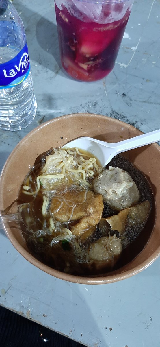 ruedepluie's tweet photo. mam bakso malang https://t.co/ta50BvAcNd