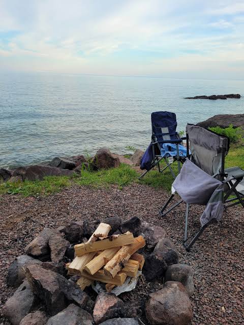 empirescollide's tweet photo. this is a picture of a small Clif by the ocean with a small island insight. I really love this place with the fireplace and chairs set for camping. Feels like the perfect spot for all Camp haven campers @DataHaven_xyz  🦊 https://t.co/xIZUsXR7y1