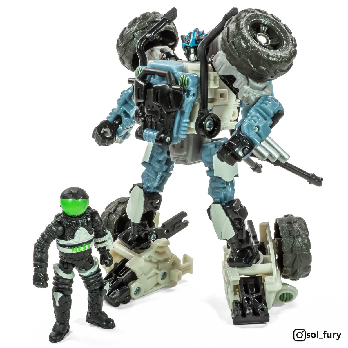 SolFury's tweet photo. "Ground Control to Major Tom..."
Half Track with Major Altitude - Transformers Dark of the Moon (Human Alliance Basic, 2011)
#transformers
#transformersdarkofthemoon
#transformersmovie https://t.co/k5f9BF7PEi